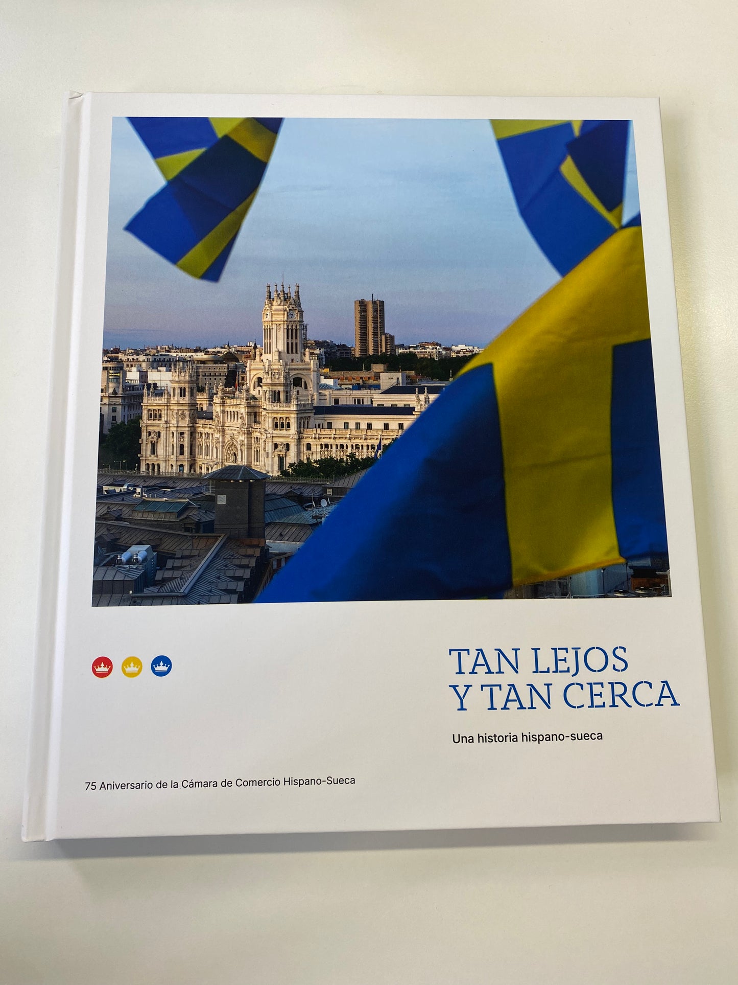 Tan Lejos y Tan Cerca (edición español)